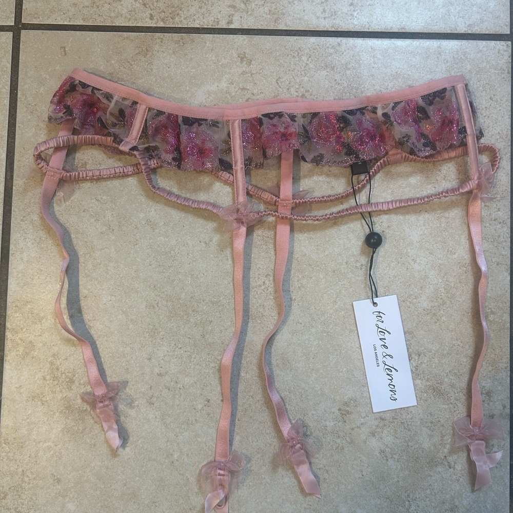 VS/love for lemons floral embroidered garter belt new dusty pink size large